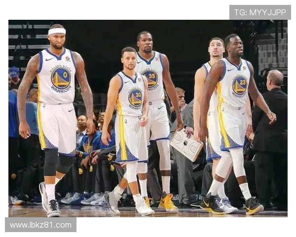 2001年湖人对阵勇士的经典对决回顾与精彩瞬间分析