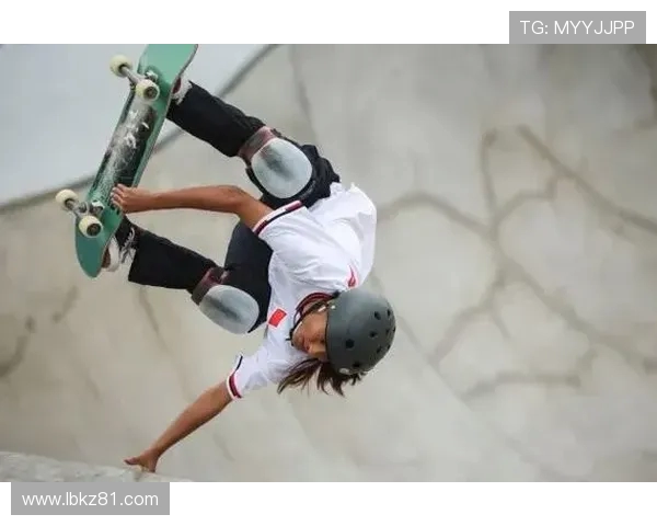 成都滑板队在全国滑板配合排行榜中荣获第九名的佳绩